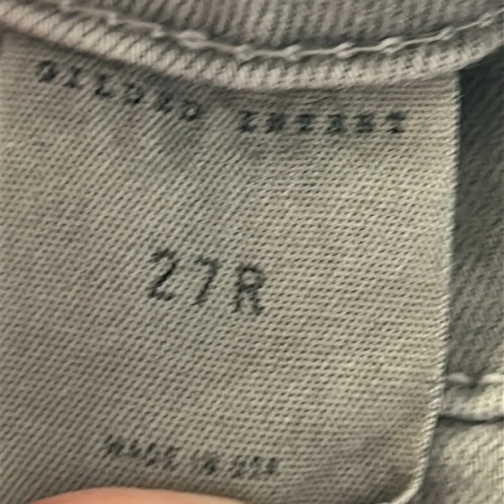 Gilded Intent size 27 gray skinny fit moto jeans Buckle